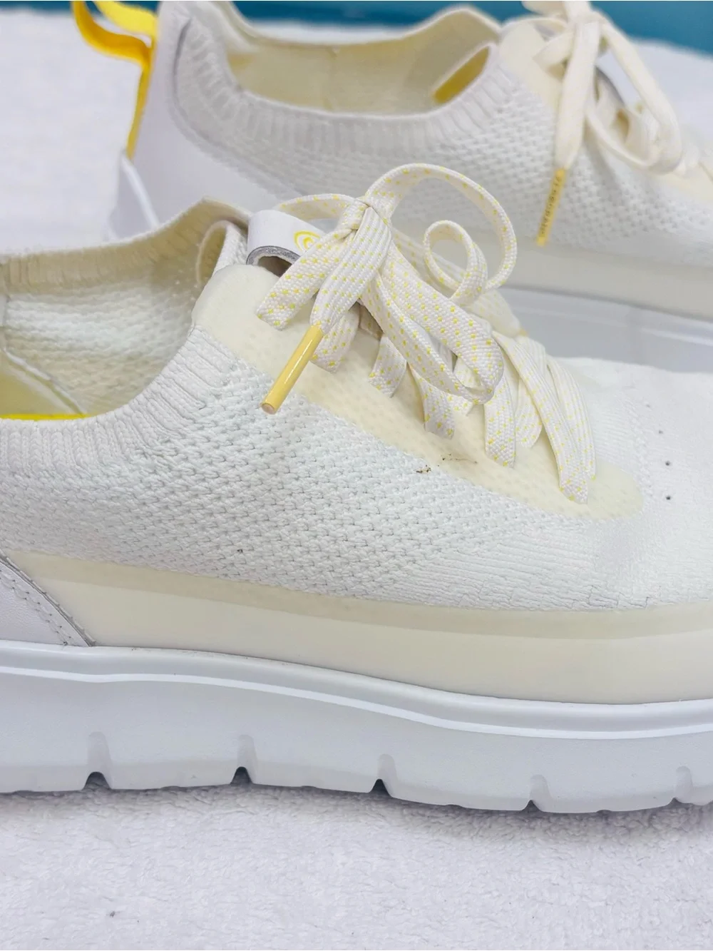 Almost Brand New Men’s Sneakers By Cole Haan - Size 10.5 USA / 43.5 EU- box 80